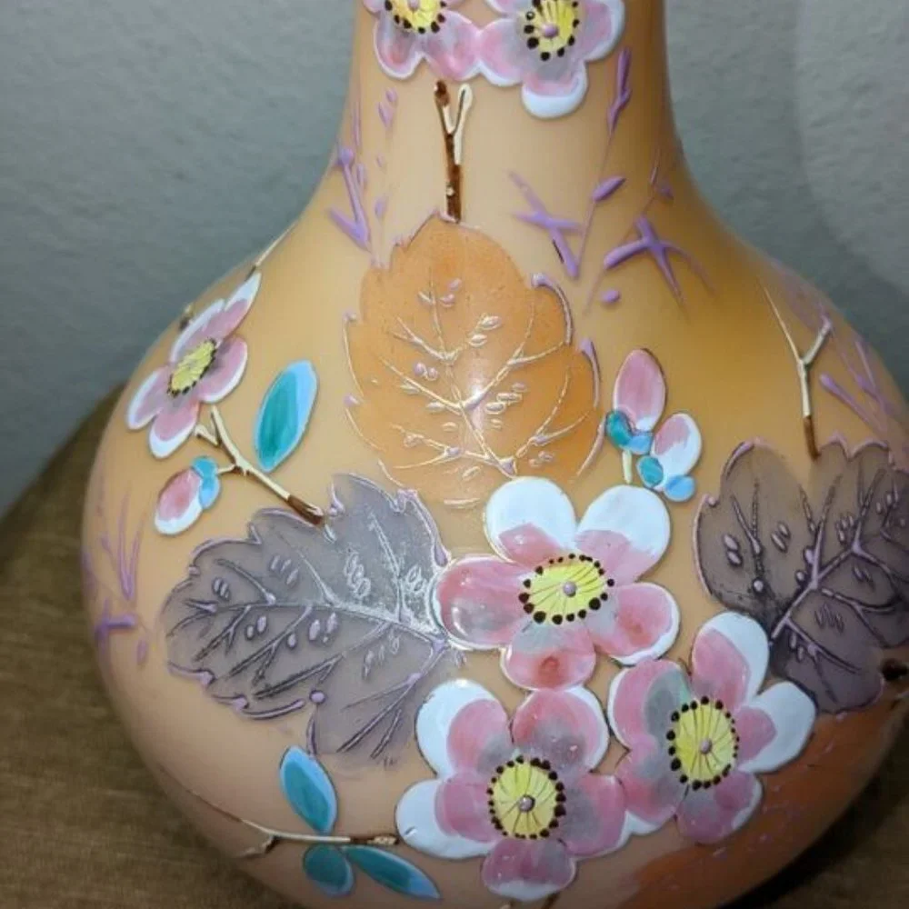 19th-Century Harrach Czech (Bohemia) Opal Vase -  Antique 11"- Hand-Enameled - Picture 5 of 16